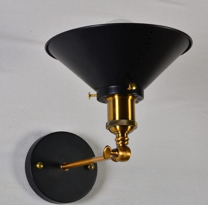 Black elegance with adjustable light angle