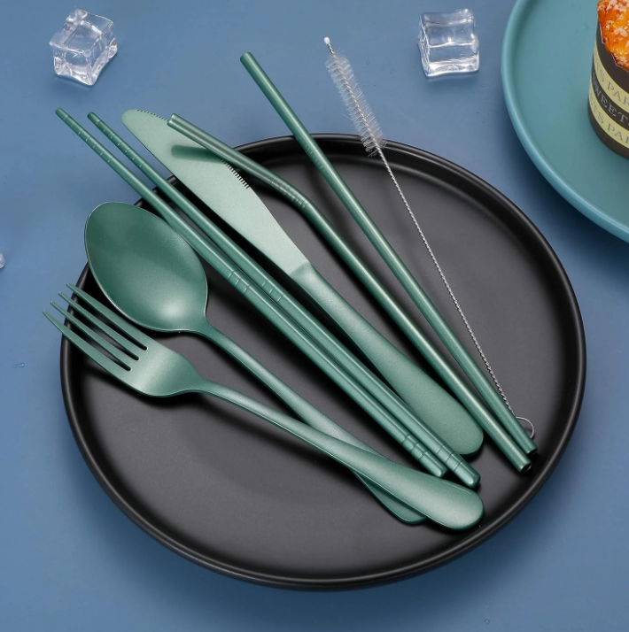 Compact stainless steel cutlery set for on the go