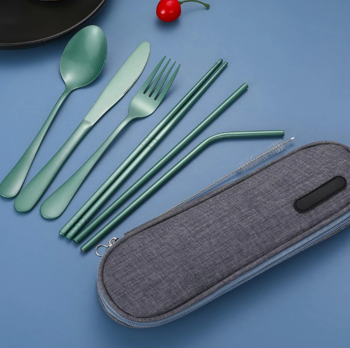 Compact stainless steel cutlery set for on the go