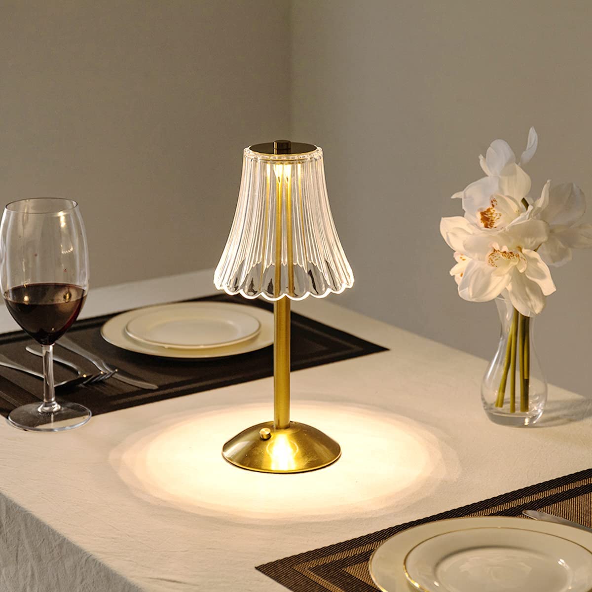 – Gold crystal table lamp