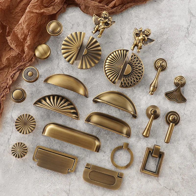 Bronvella ArcRetro Furniture Handle in Antique Copper