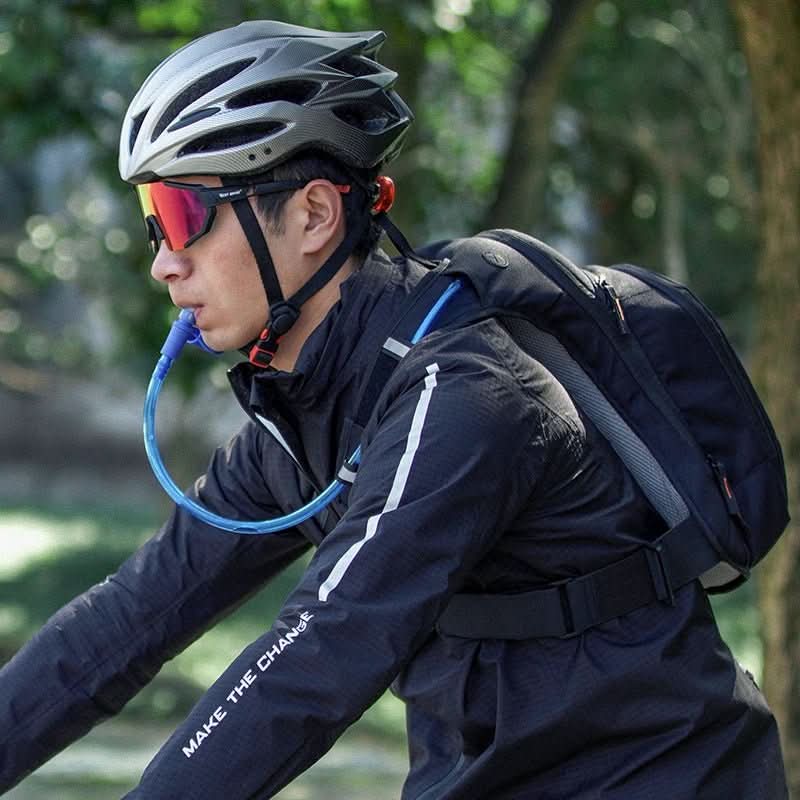 Ultra-lightweight 10L bike backpack with hydration system