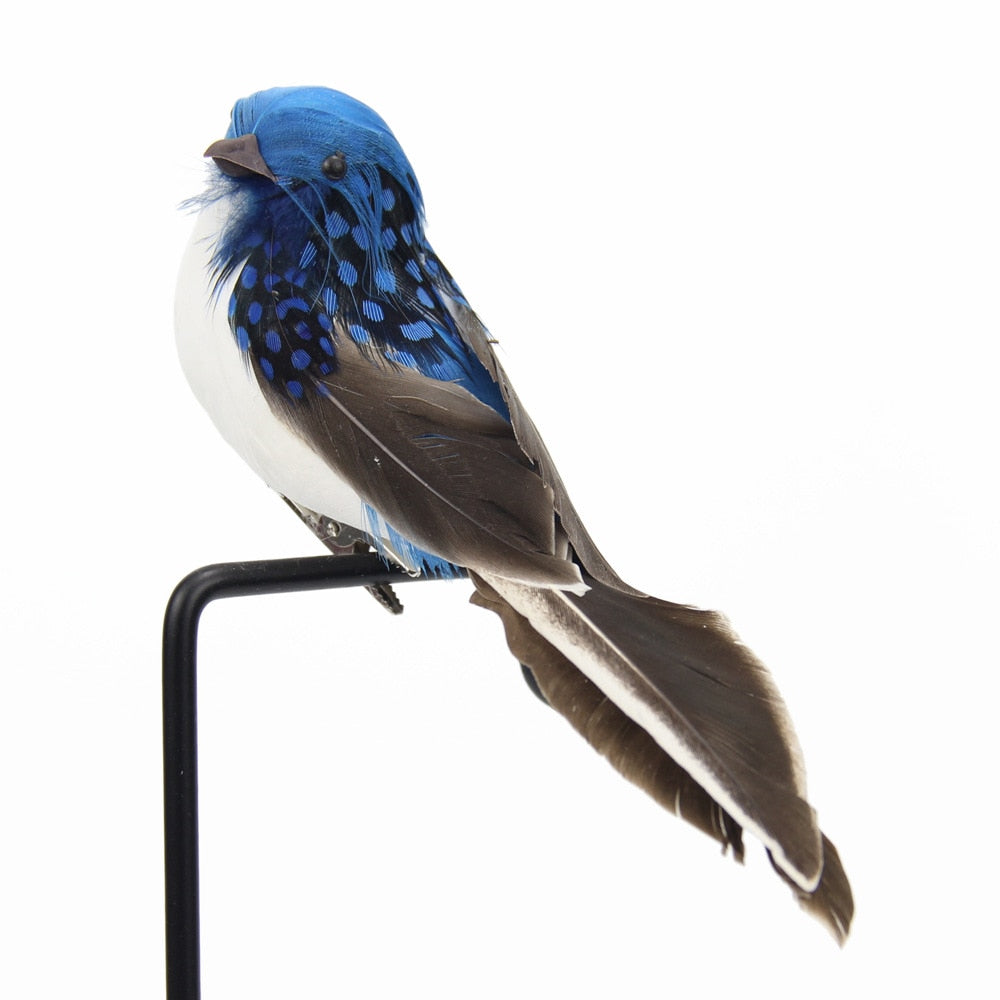 Lifelike feathered birds for outdoor decoration