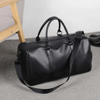 Travel bag Ravemo Roadster | Retro sports bag made of waterproof PU | 44×33×21 cm | For short trips, training & motorcycling