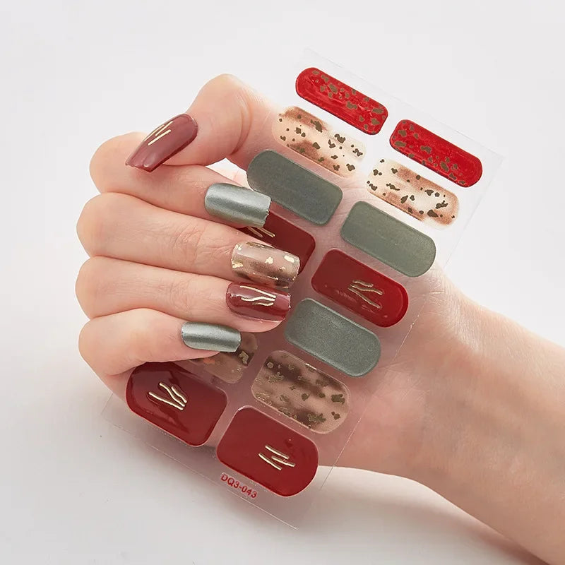 GlitzNail – Festive Christmas Nails Quick, Complete Without Salon