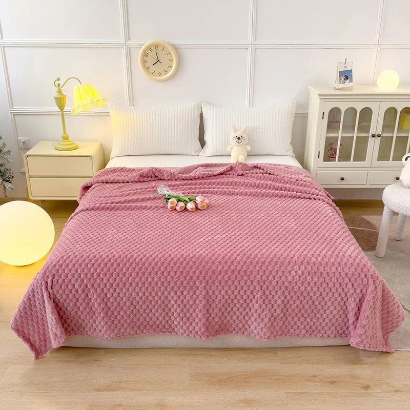 CosyNest Fleece Blanket | Flannel Fleece Cuddle Blanket | Soft & Lightweight | Warm Sofa Blanket for Autumn & Winter | Gift Idea for Christmas