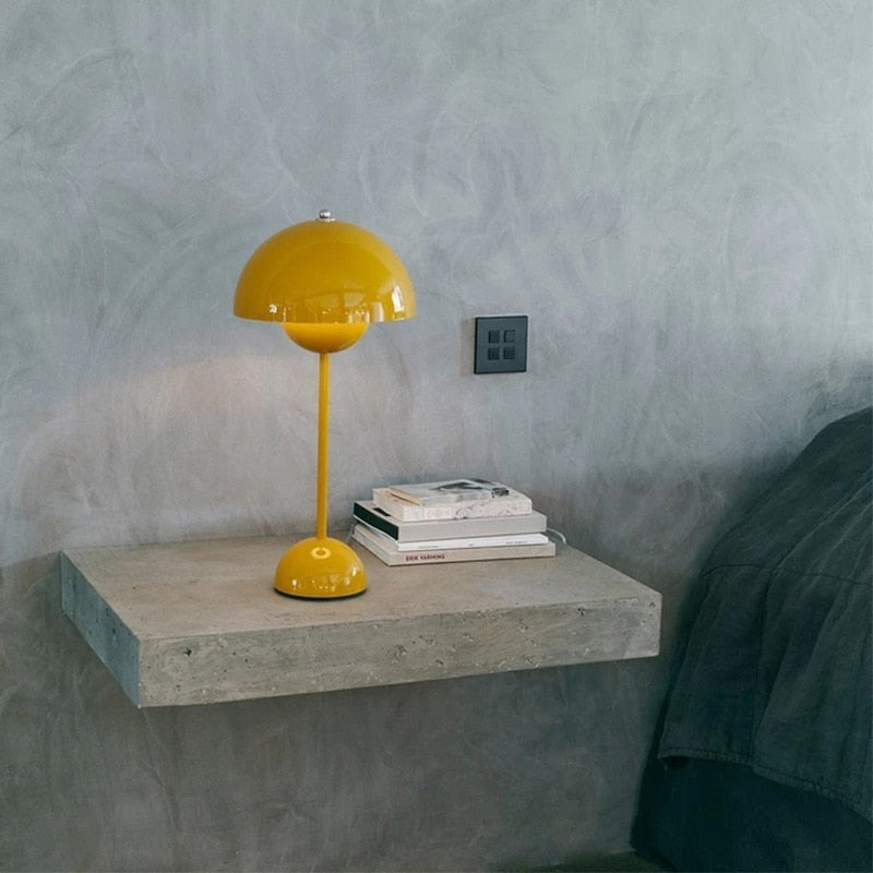 Bud LED table lamp – Metal, modern, 220V