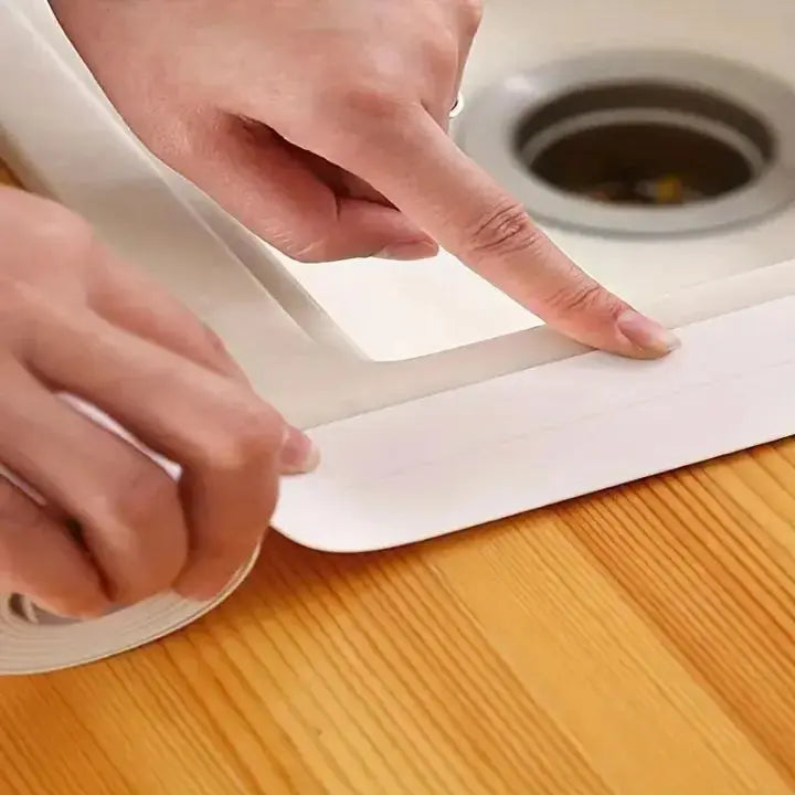 Self-adhesive sealing tape for waterproof joints