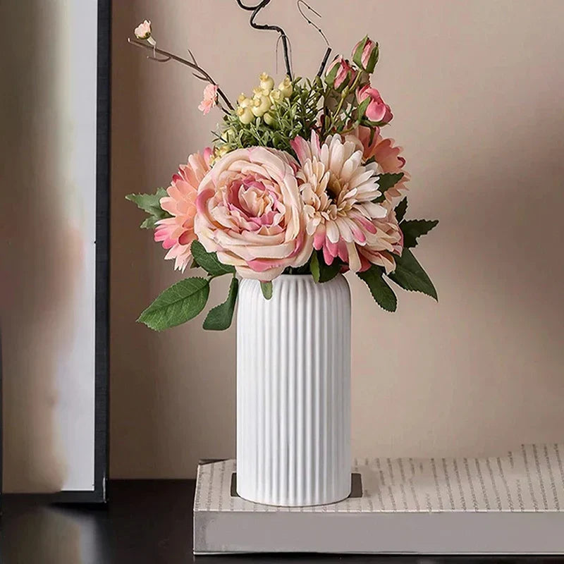 LineaForm Modern Ceramic Vase – Artistic Stripes Decoration