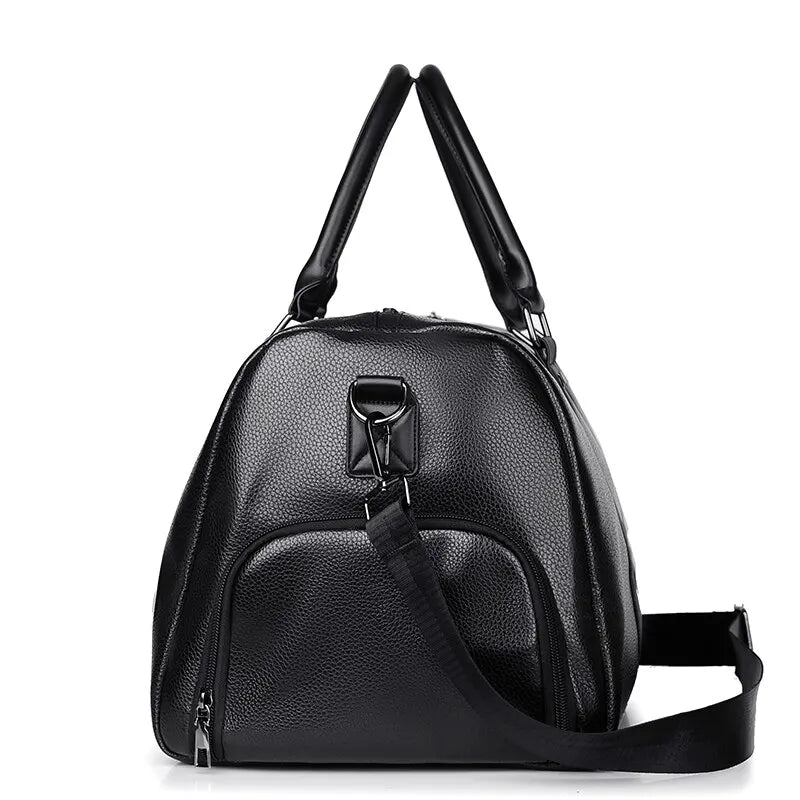 Travel bag Ravemo Roadster | Retro sports bag made of waterproof PU | 44×33×21 cm | For short trips, training & motorcycling