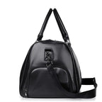 Travel bag Ravemo Roadster | Retro sports bag made of waterproof PU | 44×33×21 cm | For short trips, training & motorcycling
