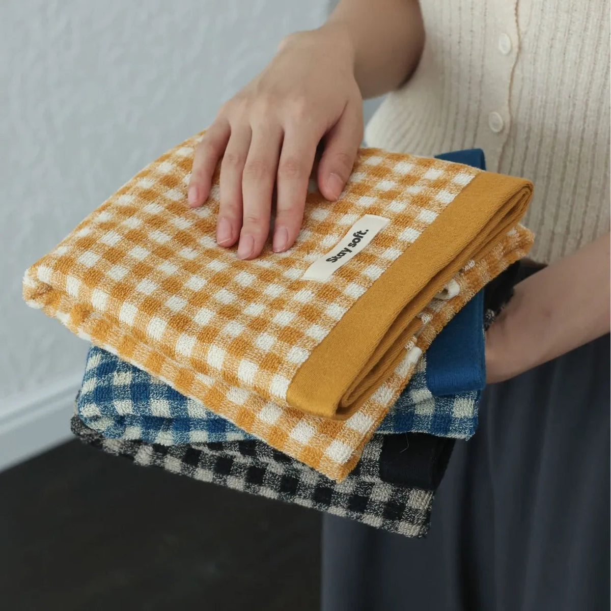 Retro Small Grid Cotton Towel – Soft & Absorbent Household Towel