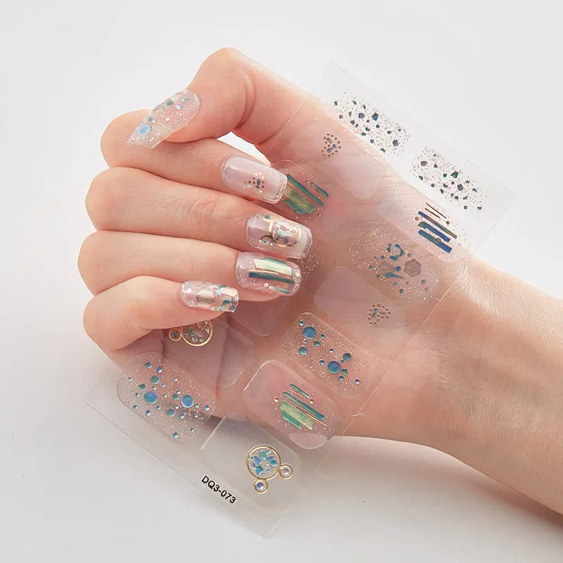 GlitzNail – Festive Christmas Nails Quick, Complete Without Salon