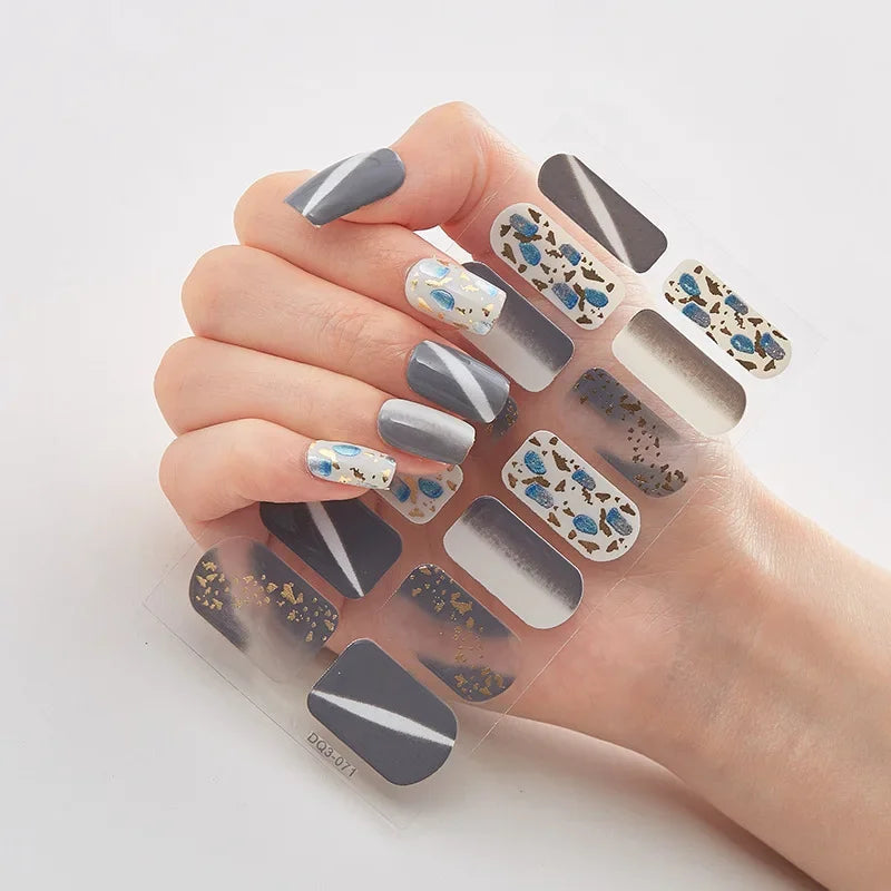 GlitzNail – Festive Christmas Nails Quick, Complete Without Salon
