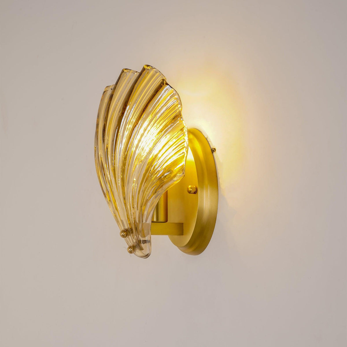 Shell wall lamp - Bring maritime elegance into your home