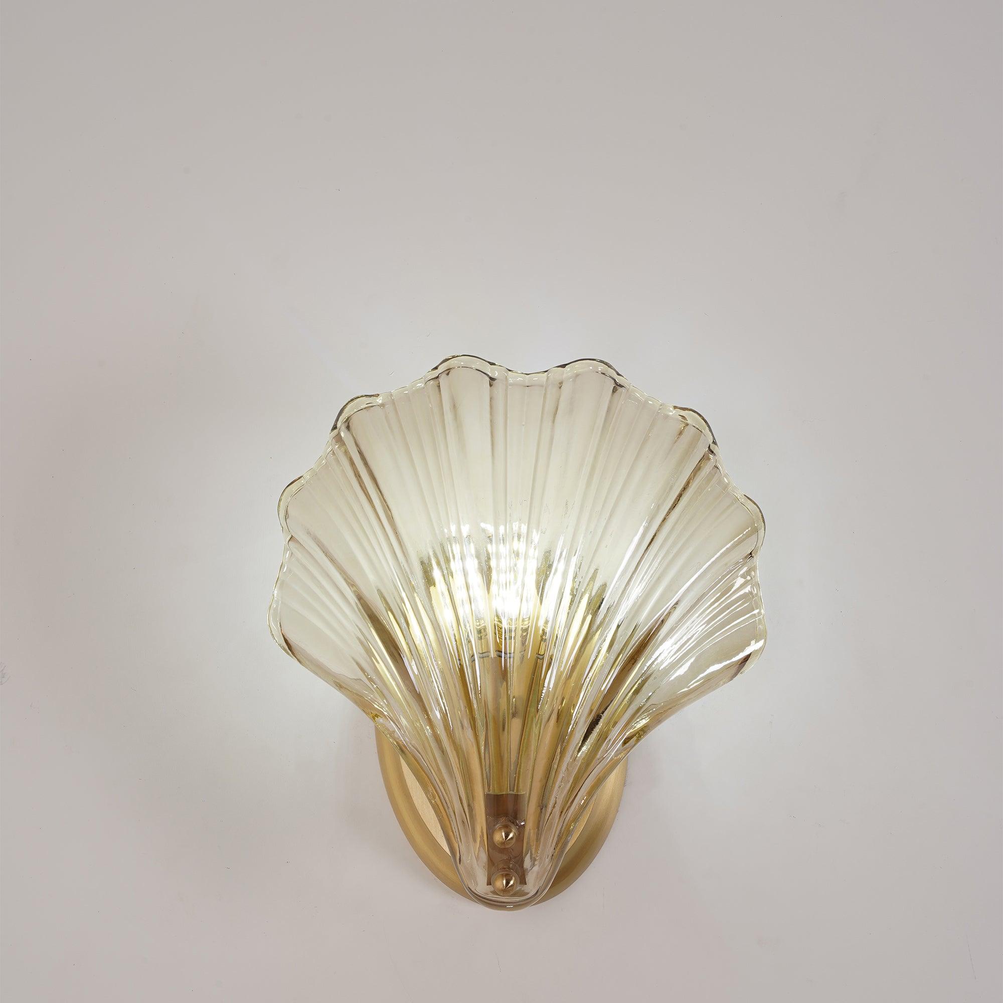 Shell wall lamp - Bring maritime elegance into your home