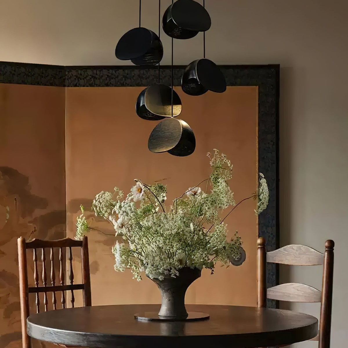 Pendant Lamp with a Simple, Elegant Look
