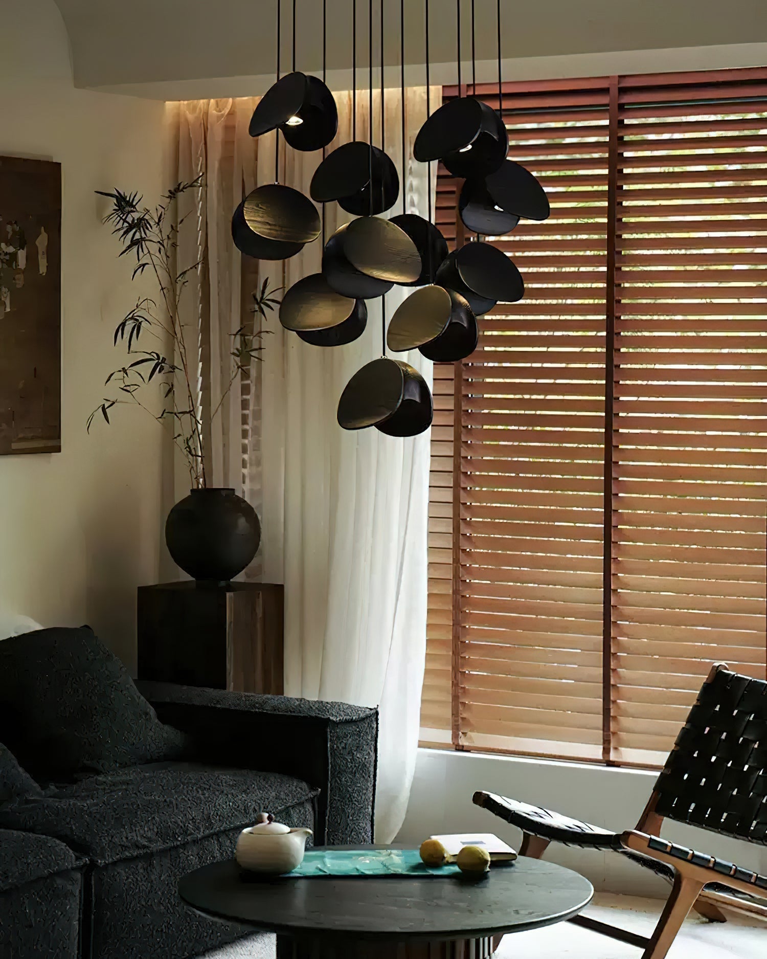 Pendant Lamp with a Simple, Elegant Look