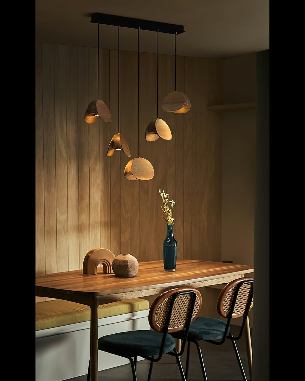 Pendant Lamp with a Simple, Elegant Look