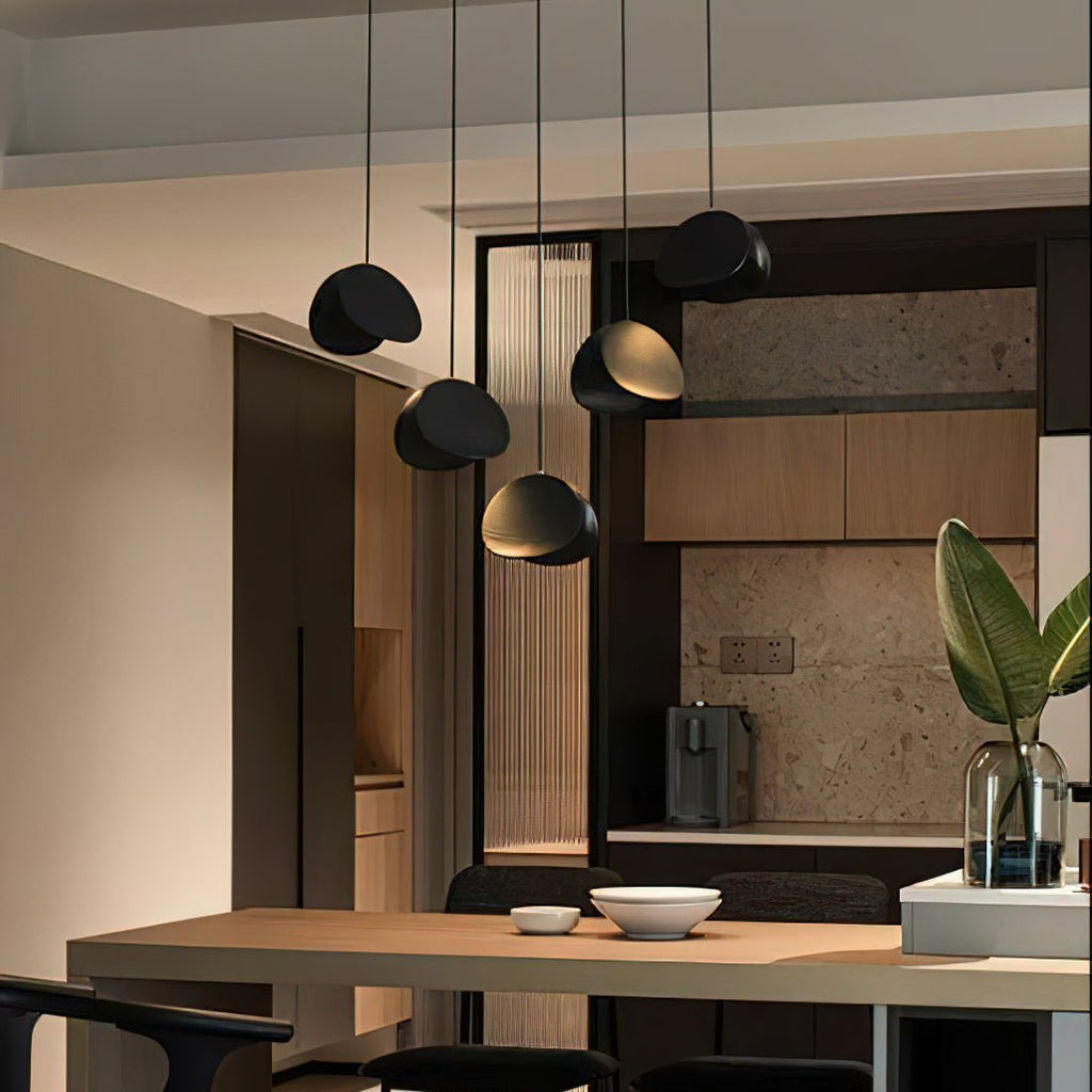 Pendant Lamp with a Simple, Elegant Look