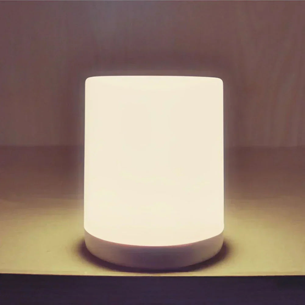 Dimmable LED table lamp with USB connection for flexible light