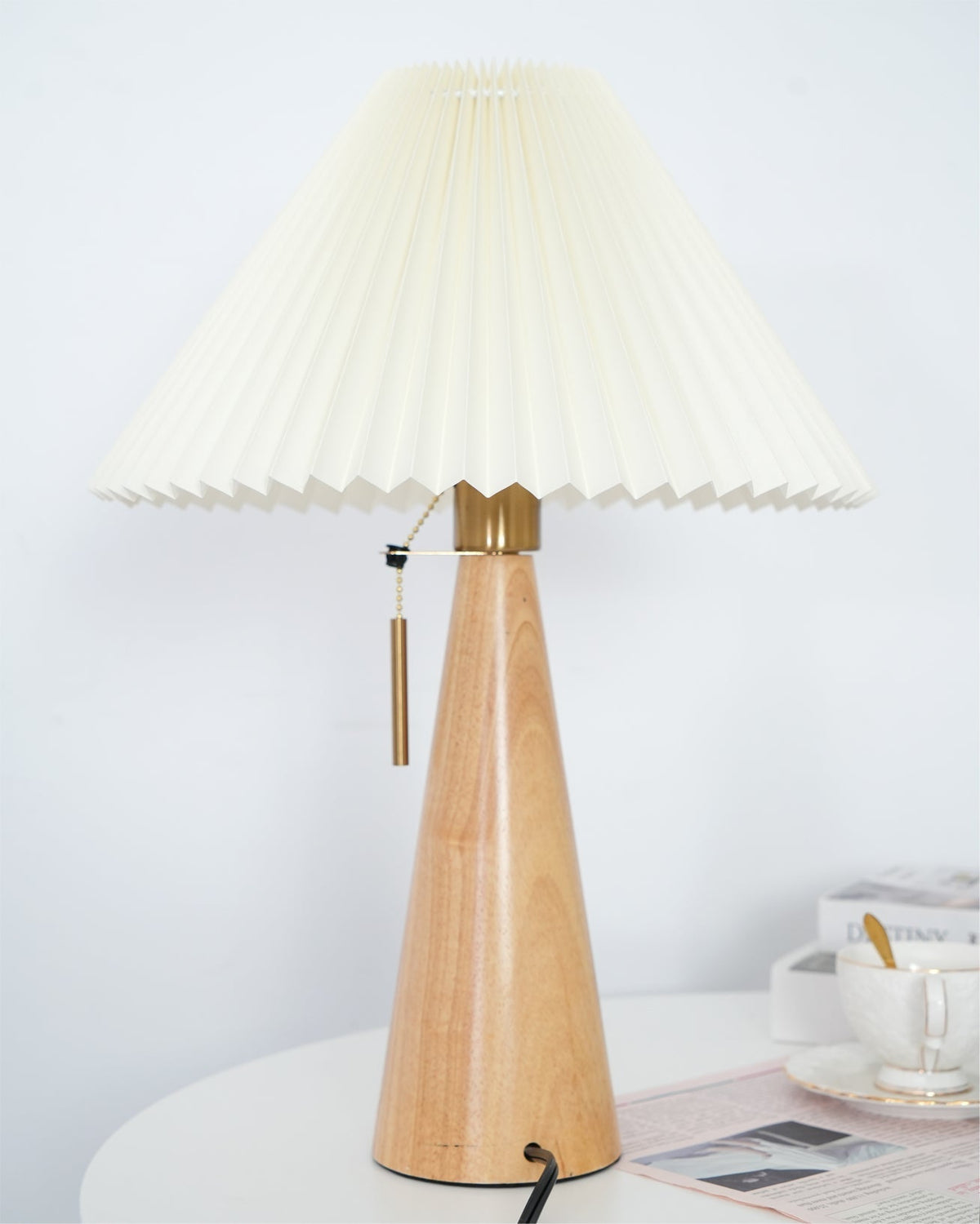AntiqueRadiance – Elegant Wood and Metal Table Lamp