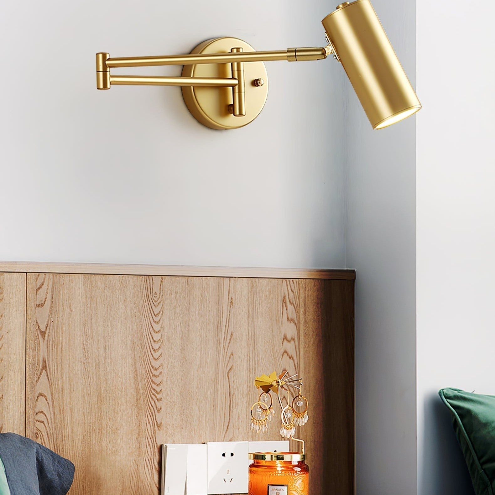 Adjustable Modern Metal Wall Lamp