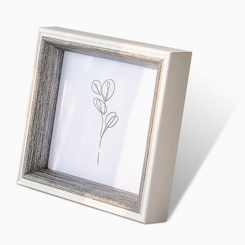 ElegantFrame – Luxury Photo Frame with Golden Edge