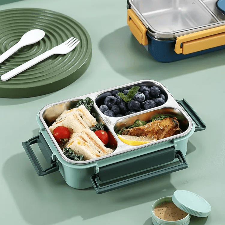 Insulated heating container for warm meals on the go