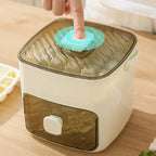 No more sticky ice cubes – Box with practical press function
