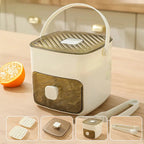 No more sticky ice cubes – Box with practical press function