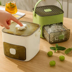 No more sticky ice cubes – Box with practical press function