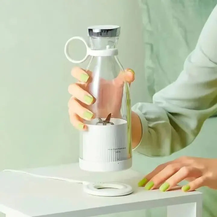 Portable USB Mixer for Fresh Smoothies on the Go