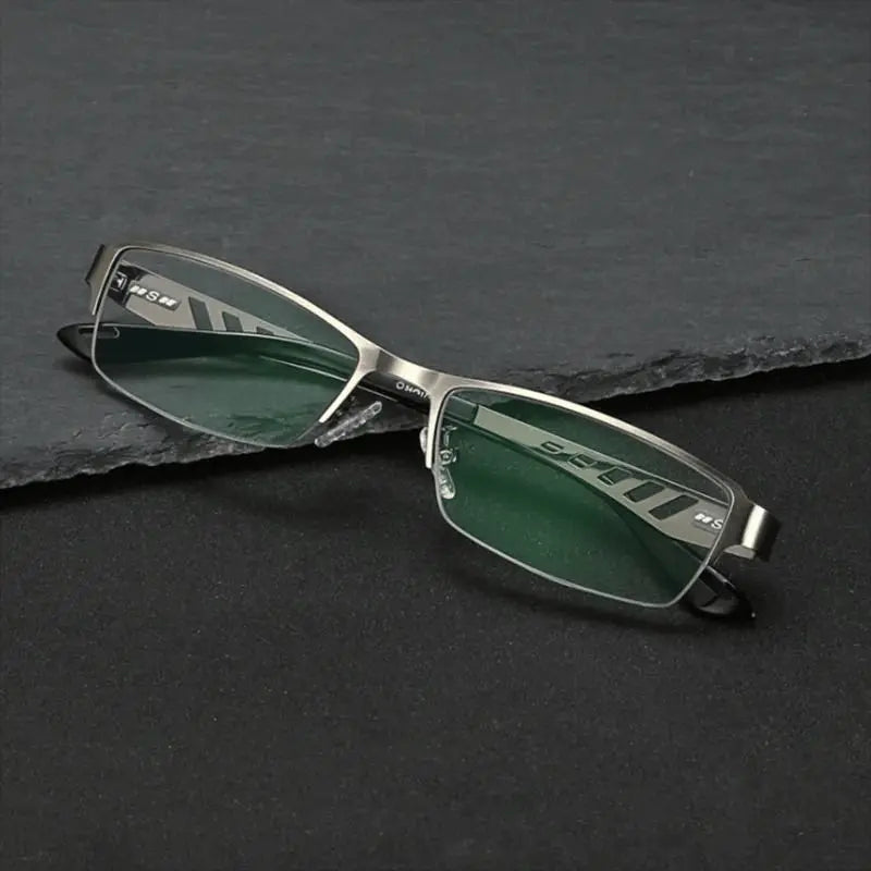 Ultra-light multifocal self-tinting reading glasses