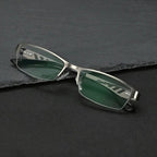 Ultra-light multifocal self-tinting reading glasses