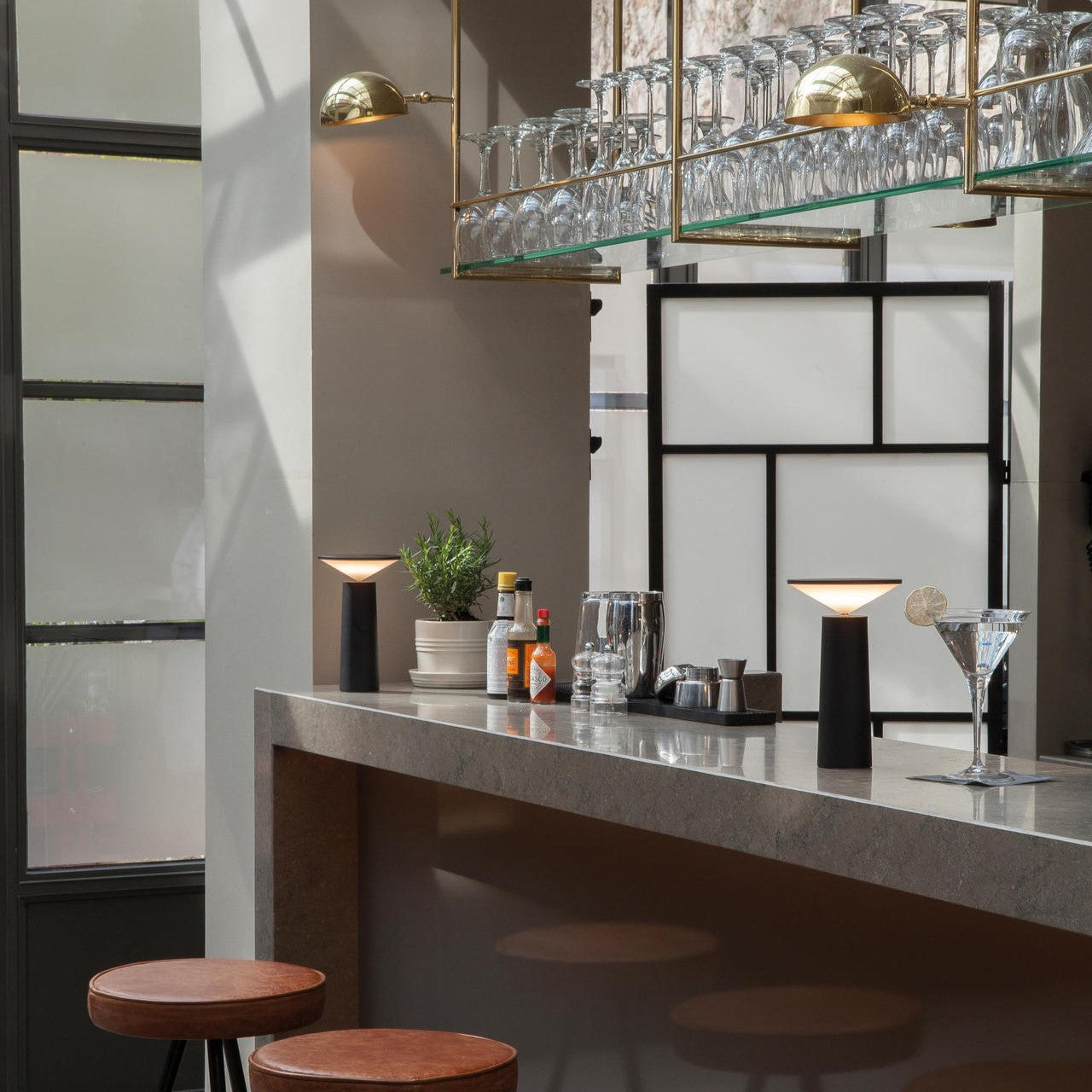 InfiNight - Modern table lamp with touch sensor | Dimmable brightness
