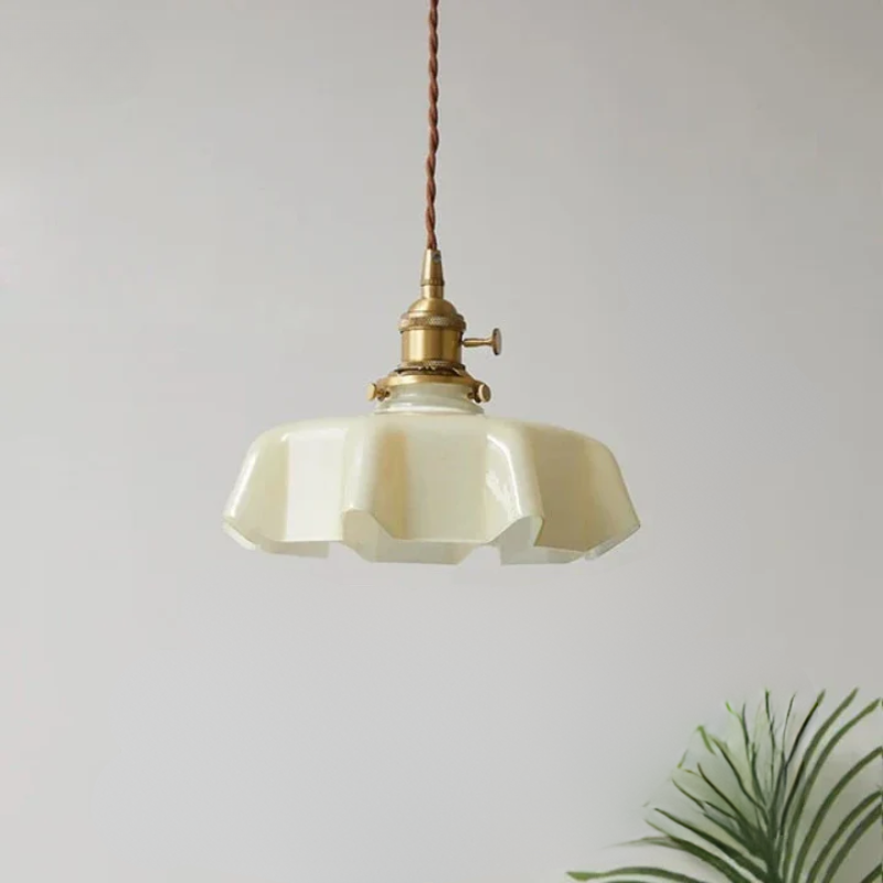Brass pendant light in French design – Elegant ceiling lamp for living room