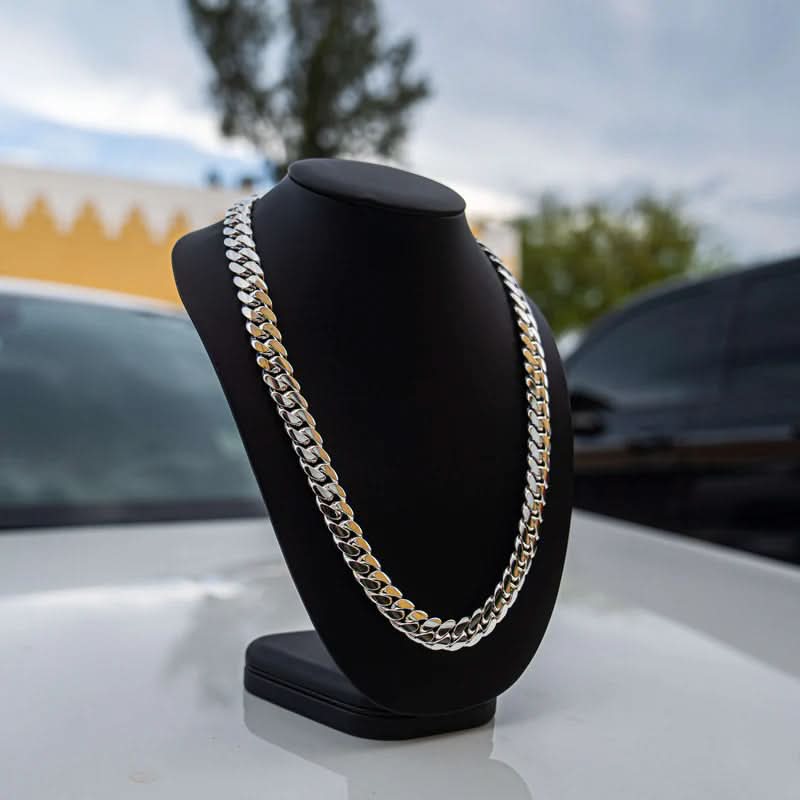 Timeless elegance for a strong appearance