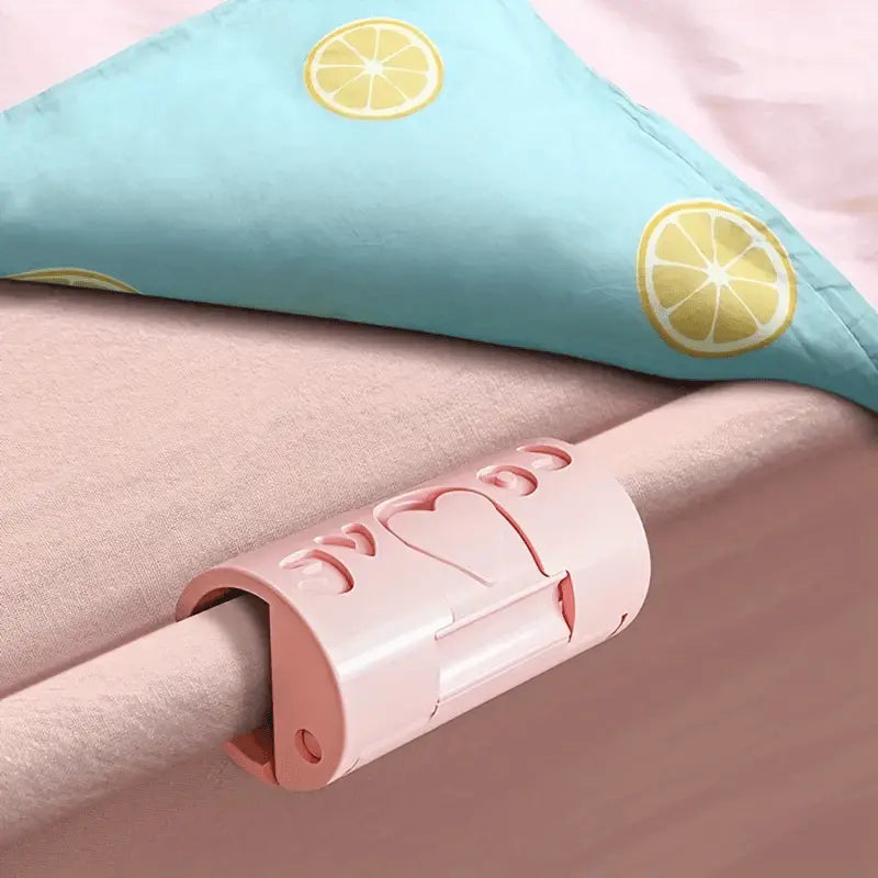 Adjustable sheet holder – Never again slipping bed linen