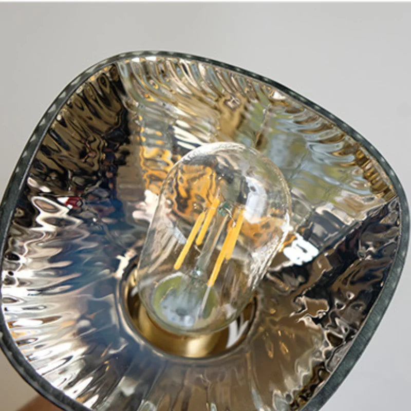 Elegant Wall Lamp in Traditional Style