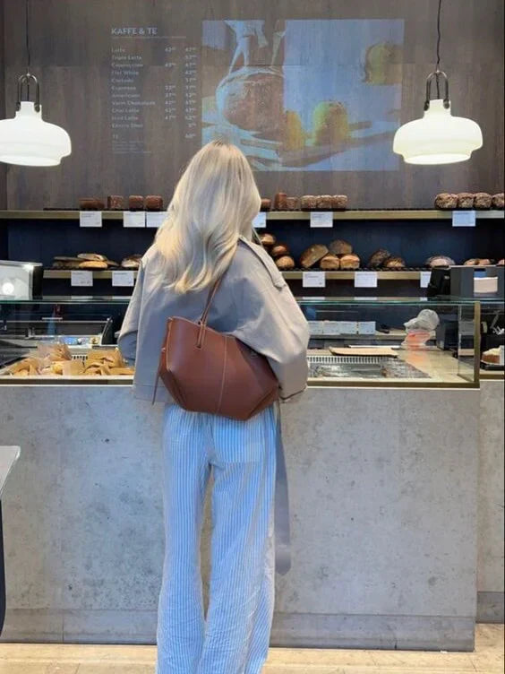 Voss – Vintage Leather Shoulder Bag for Women | Spacious, Elegant & Timeless Design