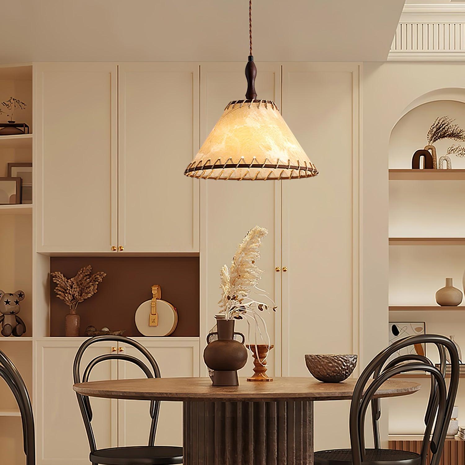 Pendant lamp with natural materials and subtle light