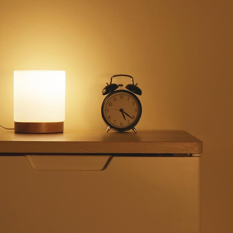 Minimalistic table lamp with touch function and 360° lighting