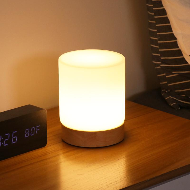 Minimalistic table lamp with touch function and 360° lighting