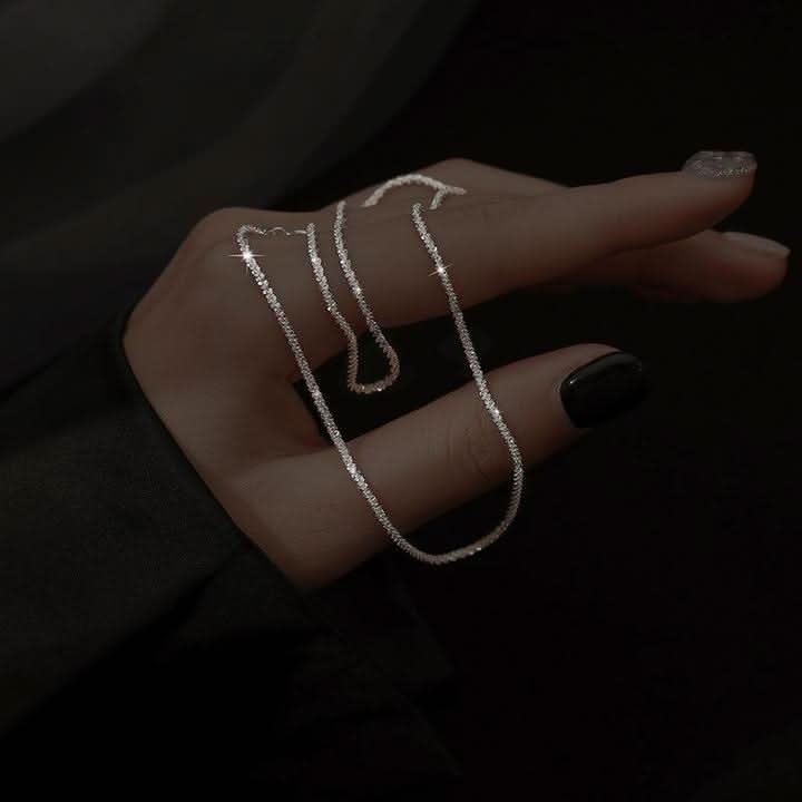 Delicate necklace set in 925 silver for elegant style