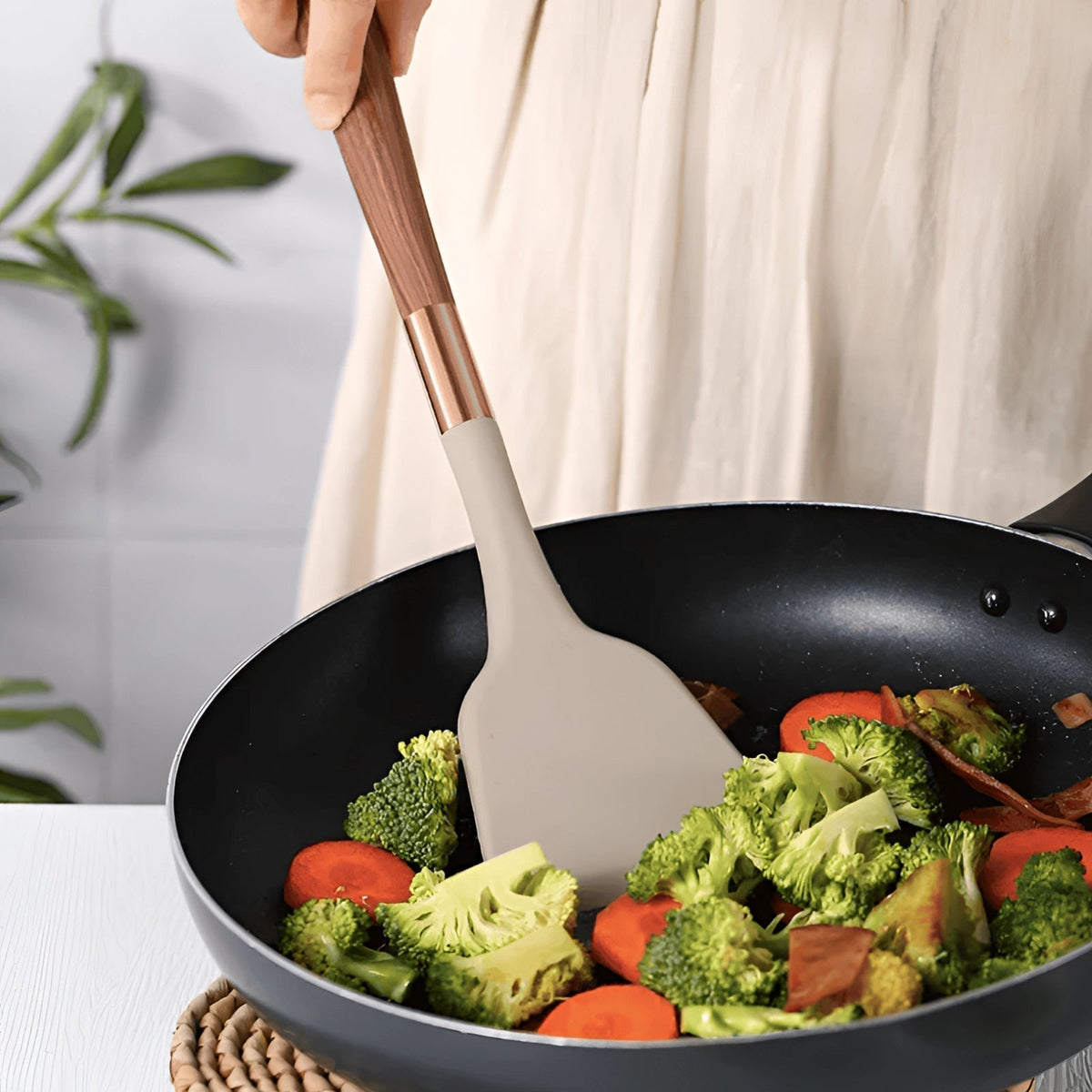 Wood and Silicone Kitchen Utensil Set – 10 Pieces, Heat Resistant, Ergonomic Handles