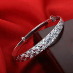 Enchanting Star-Shaped Silver Bracelet for a Radiant Look