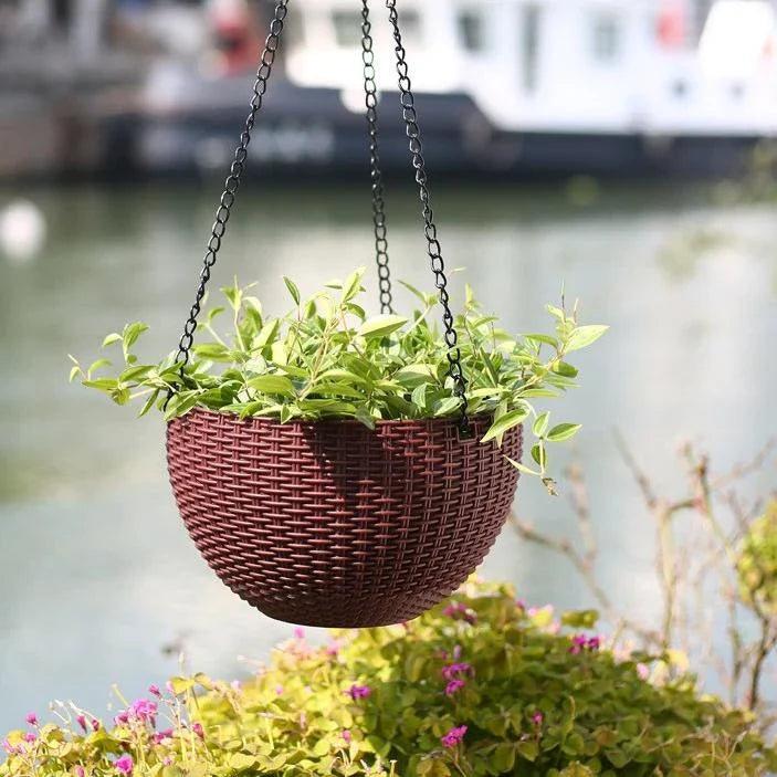 Woven hanging basket for plants with chain – Ideal for balcony and garden