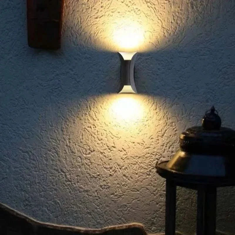 Weatherproof wall light with IP65 protection