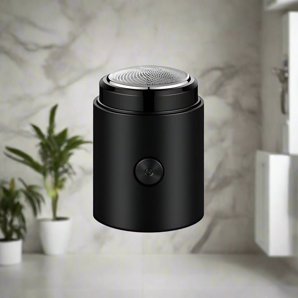Compact electric shaver for precise shaving when travelling